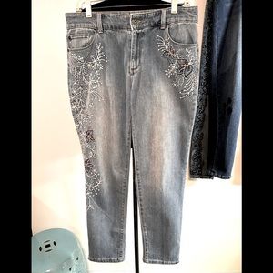 CHICO LIGHT WASH DENIM JEANS